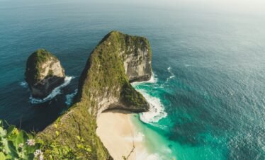 Bali Tour Package 4 Nights 5 Days — Nusa Penida Kelingking Beach and Uluwatu Temple 2026