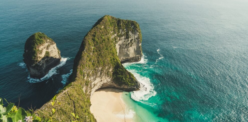 Bali Tour Package 4 Nights 5 Days — Nusa Penida Kelingking Beach and Uluwatu Temple 2026