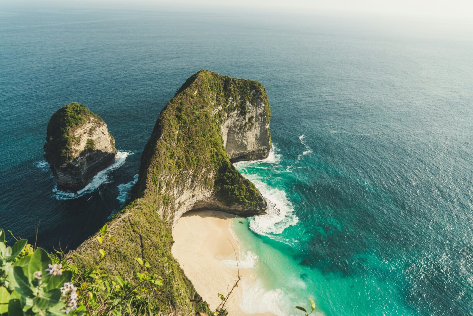 Bali Tour Package 4 Nights 5 Days — Nusa Penida Kelingking Beach and Uluwatu Temple 2026