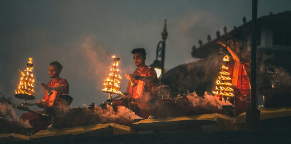 Spiritual Darshan UP Bihar tour – Mahabodhi Temple Bodhgaya with Bodhi Tree pilgrims