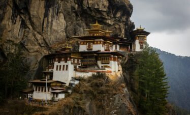 Bhutan Tiger's Nest Trek — Taktshang Monastery cliff 3120m Paro Valley 2026