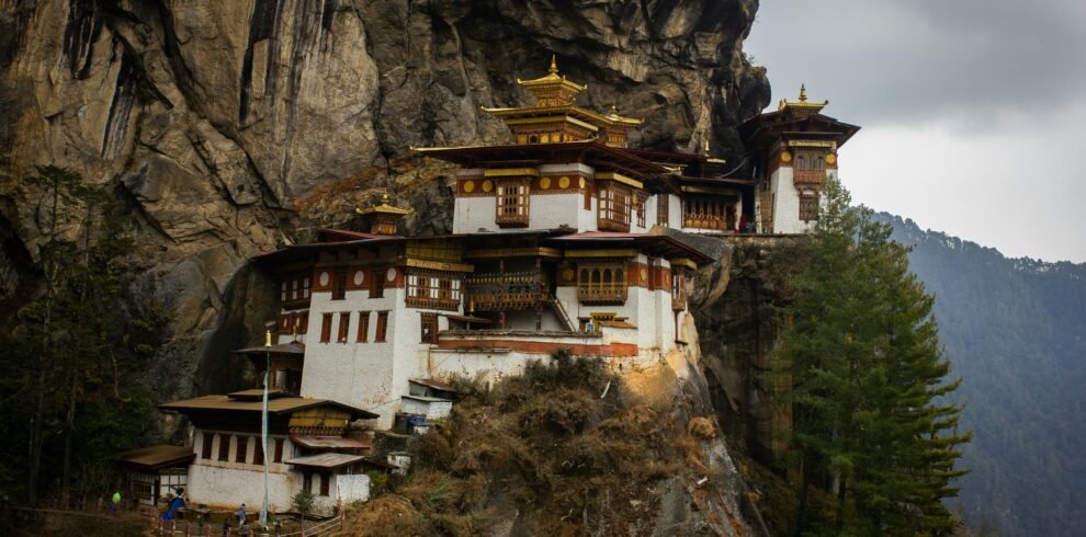 Bhutan Tiger's Nest Trek — Taktshang Monastery cliff 3120m Paro Valley 2026