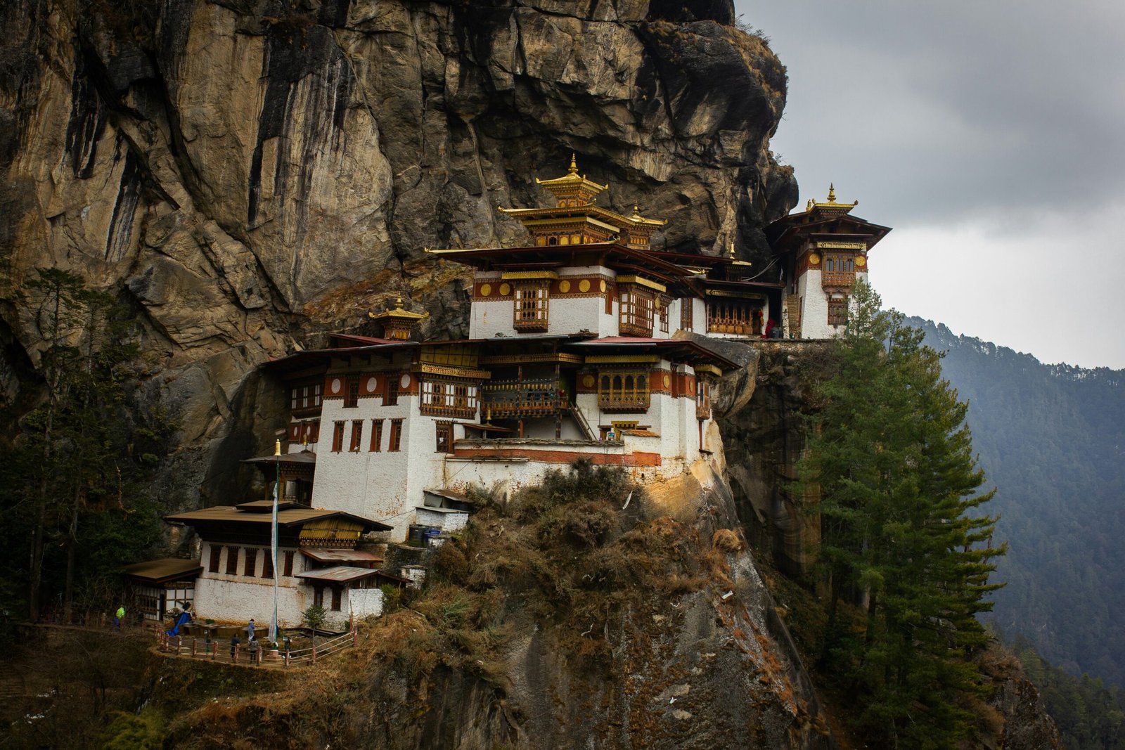 Bhutan Tiger's Nest Trek — Taktshang Monastery cliff 3120m Paro Valley 2026