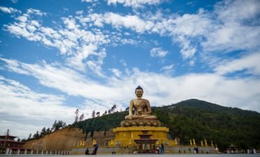 Bhutan Tour Package 5 Nights 6 Days — Punakha Dzong and Himalayan peaks 2026